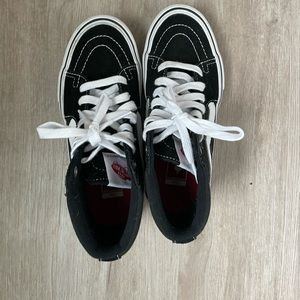 Black high top pro vans